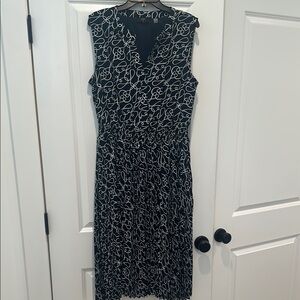 Elegant Navy and White Sleeveless Dress